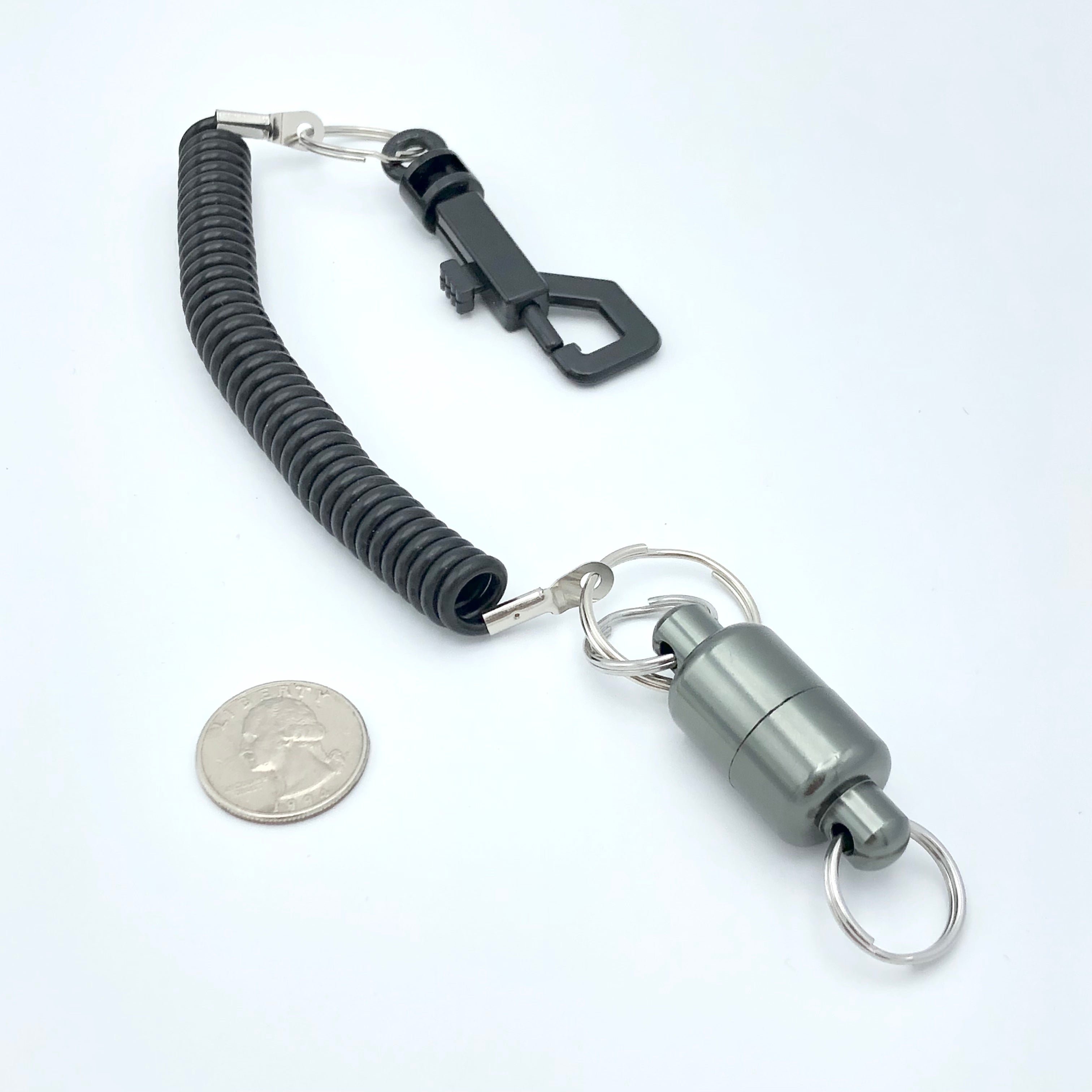 Magnetic gear retainer with lanyard